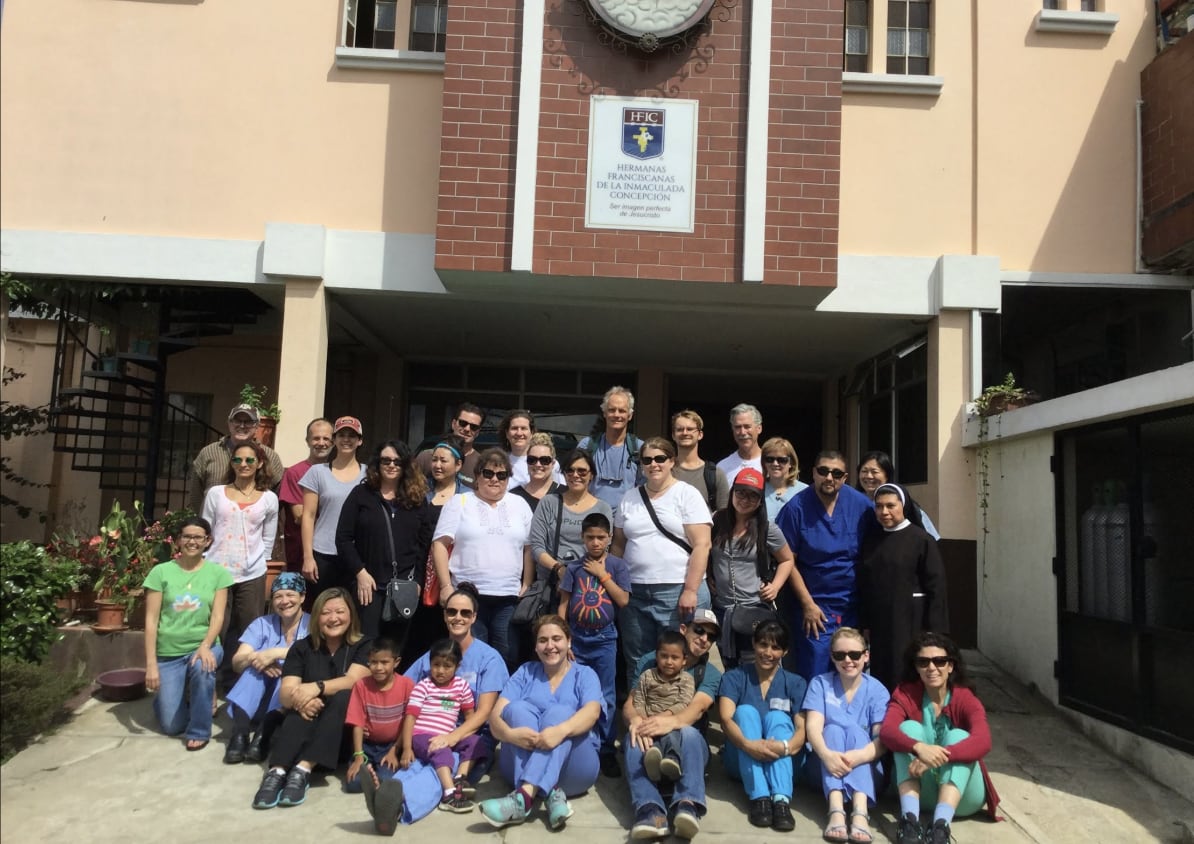 The 2022 team and hosts outside the hospital